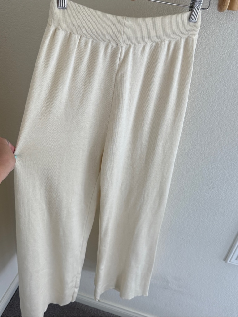 Cream wide leg knit pants elastic waistband academia quiet luxury minimalist - Picture 2 of 8